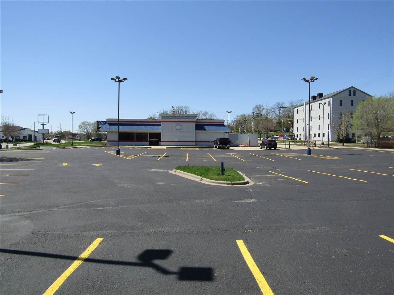 400 W Centerway St, Janesville, WI 53548